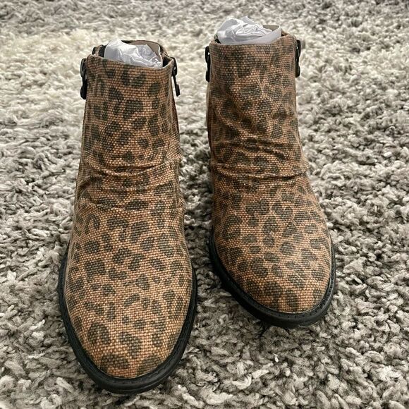 NIB Blowfish Leopard Canvas Booties - Picture 2 of 9